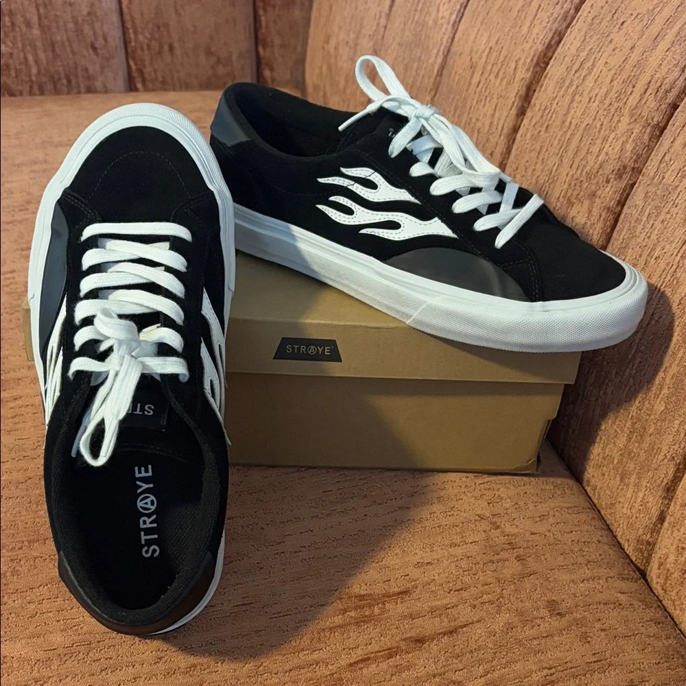 STRAYE Logan Vintage Black suede white flame skater sneakers, size US Menโs 10 - Picture 1 of 11